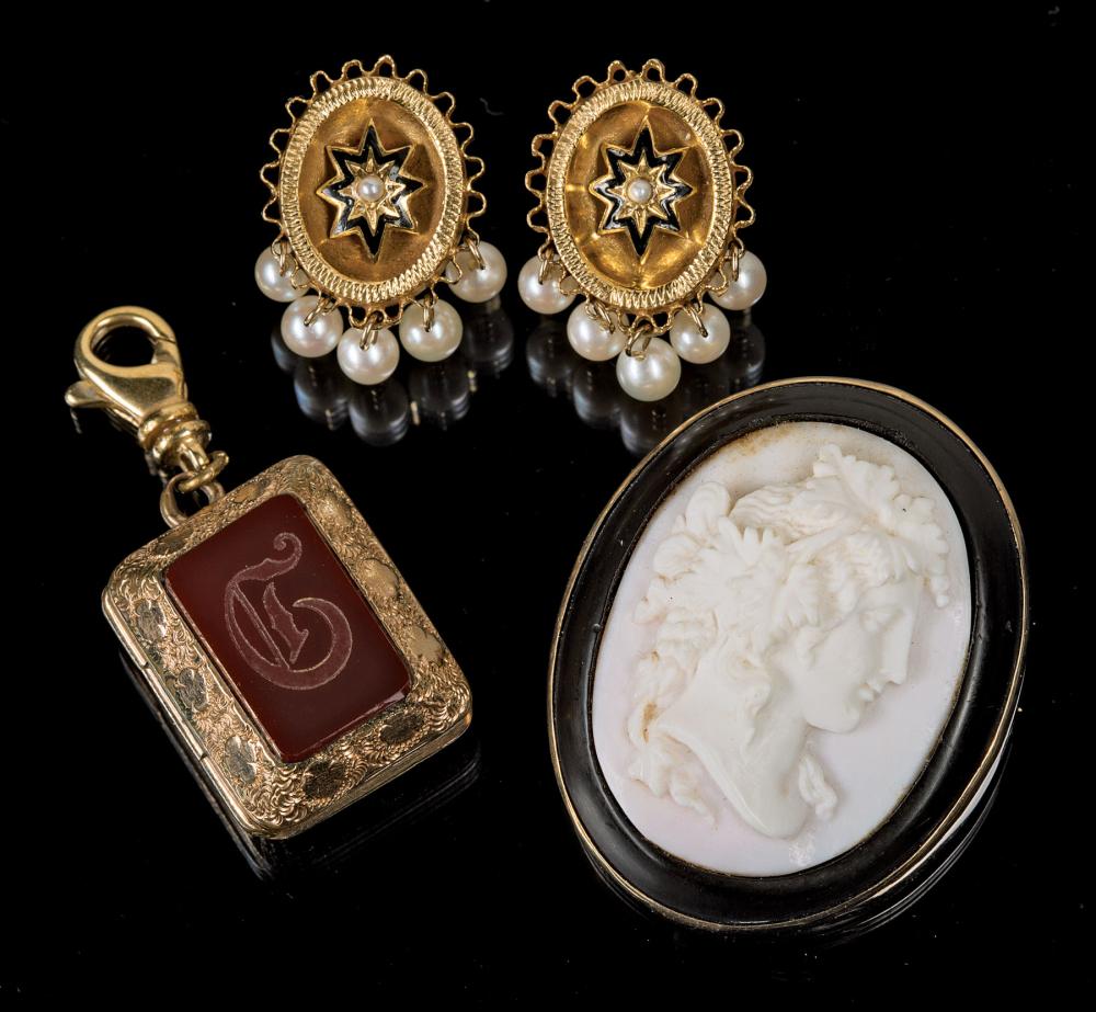 GROUP OF JEWELRY IN THE VICTORIAN 31aeb2