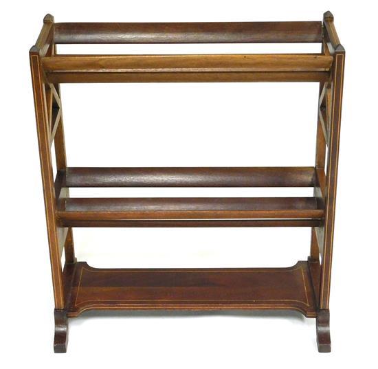 THREE TIERED BOOKSHELF WITH CONTRASTING 31af20