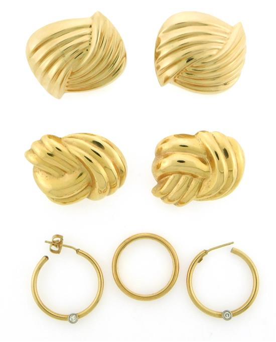 JEWELRY: GOLD EARRINGS AND RINGS,
