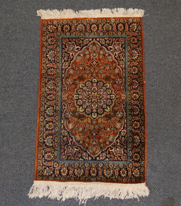 Hand loomed oriental prayer rug  4f804