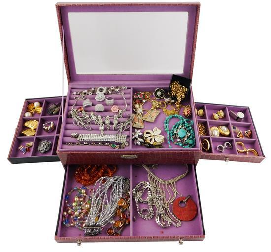 COSTUME JEWELRY: 40+ PIECES IN ROSE-COLORED