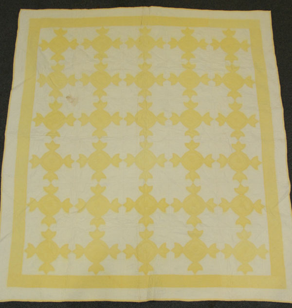 Yellow and ivory quilt; alternating