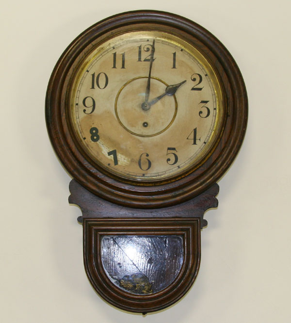 Oak Waterbury school clock. 24 1/2H.
