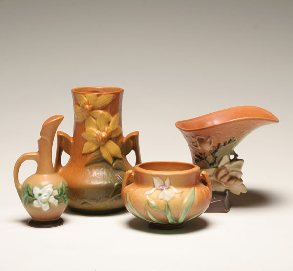 Roseville art pottery; magnolia cornucopia,