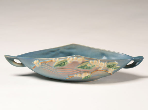 Roseville console bowl; blue snowberry