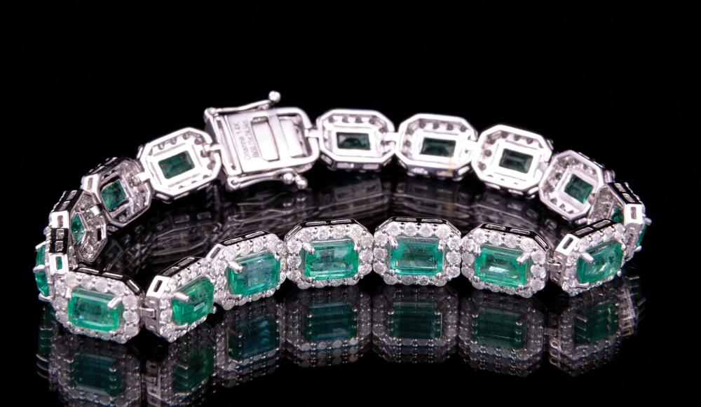 WHITE GOLD, EMERALD AND DIAMOND