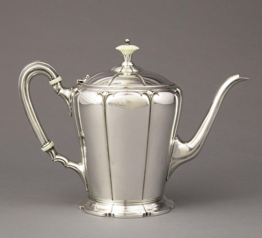 AMERICAN ART DECO STERLING SILVER TEAPOTAmerican