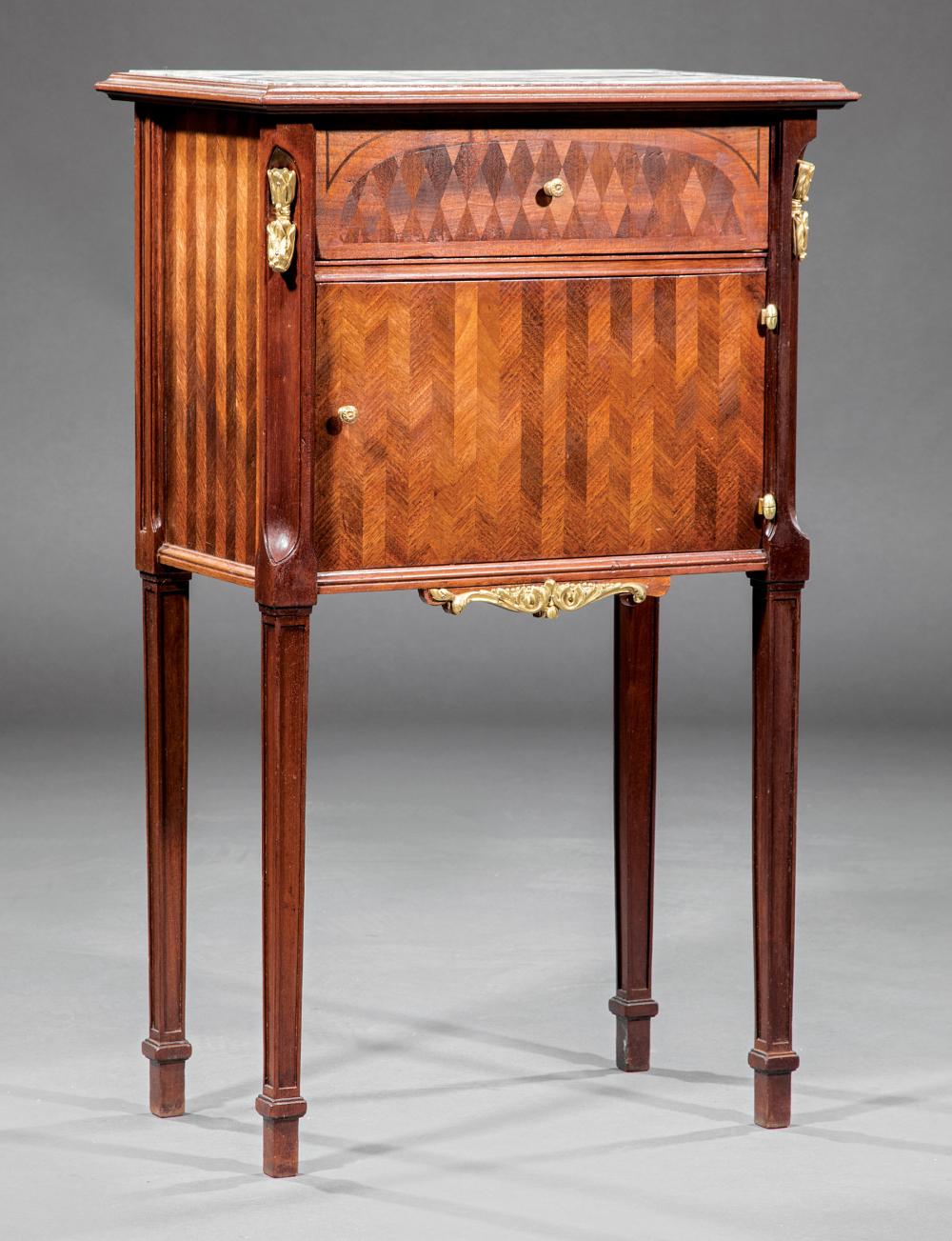 MAHOGANY AND PARQUETRY COMMODEFrench 31b3bb