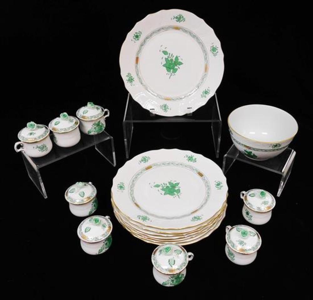 HEREND PORCELAIN SEVENTEEN PIECES  31b46e