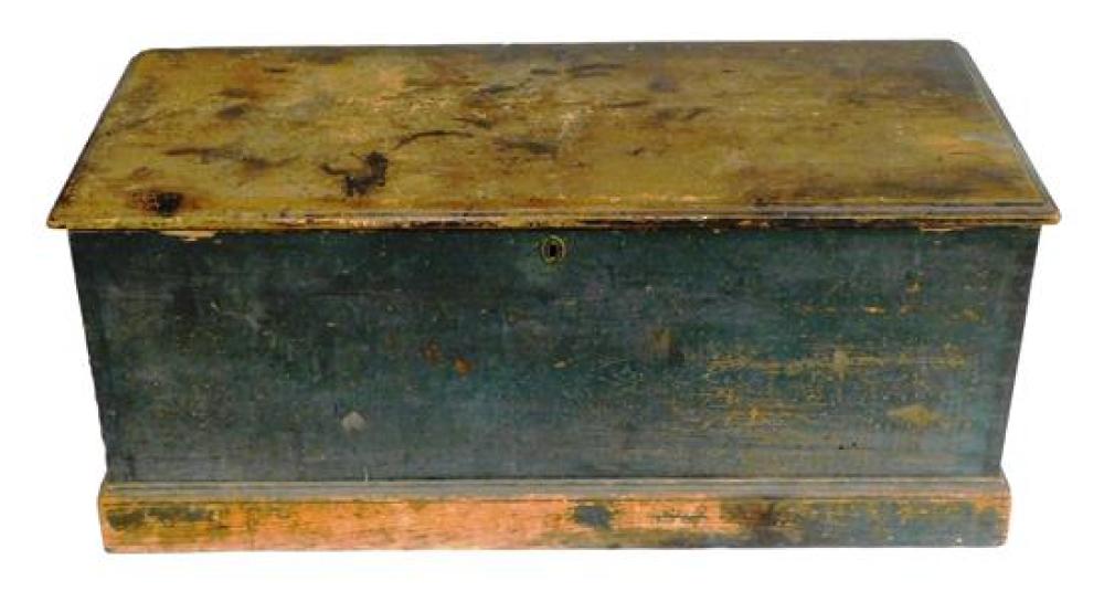 PINE BLANKET BOX, 19TH C., EXTERIOR