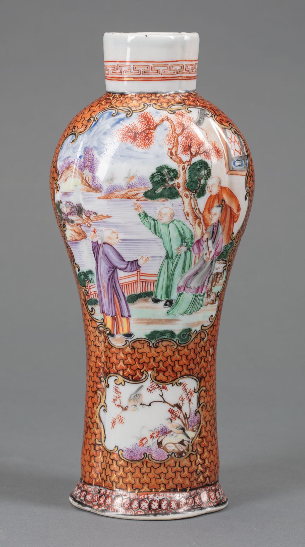 CHINESE EXPORT PORCELAIN VASEChinese 31b5bc