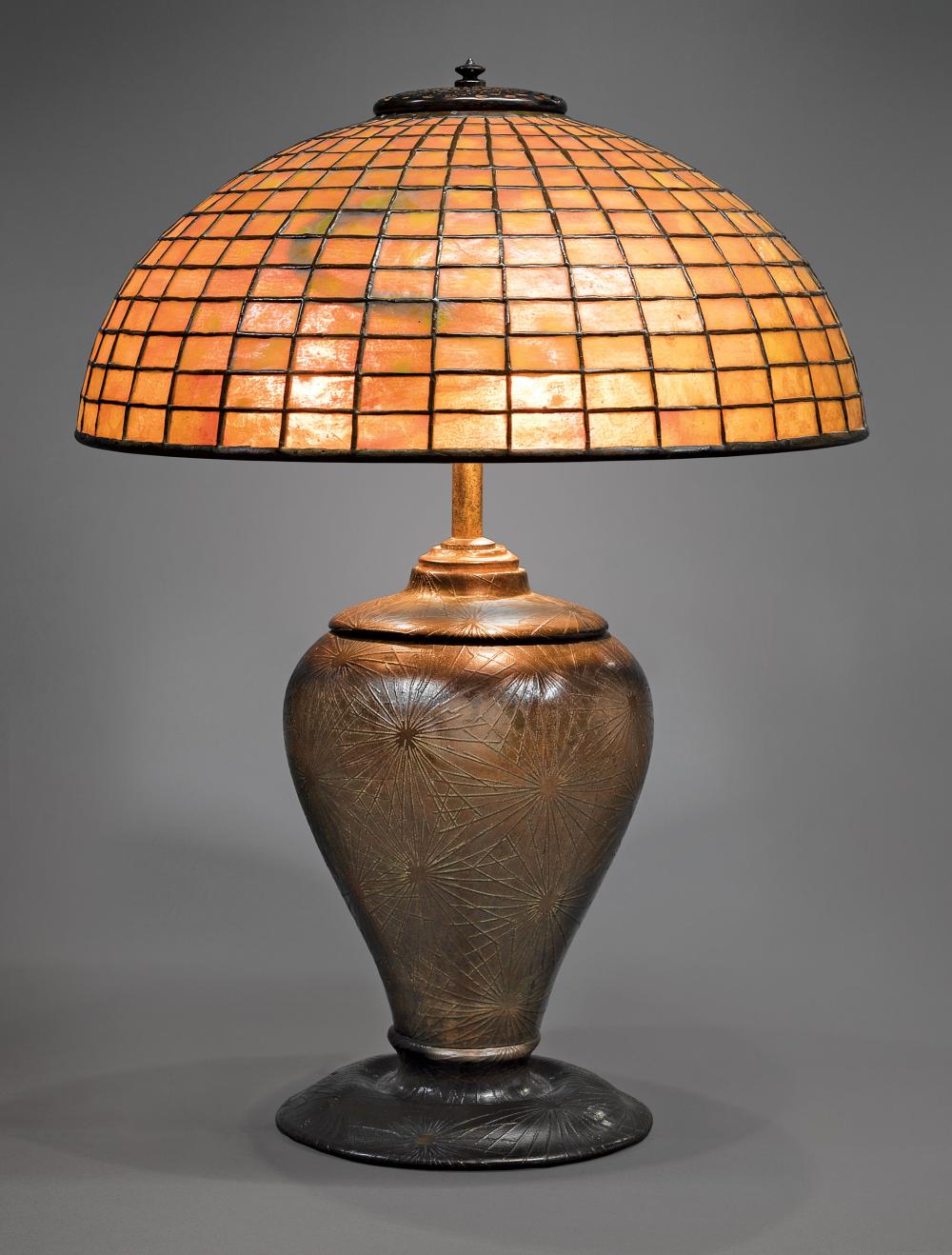 TIFFANY STUDIOS TABLE LAMPTiffany Studios