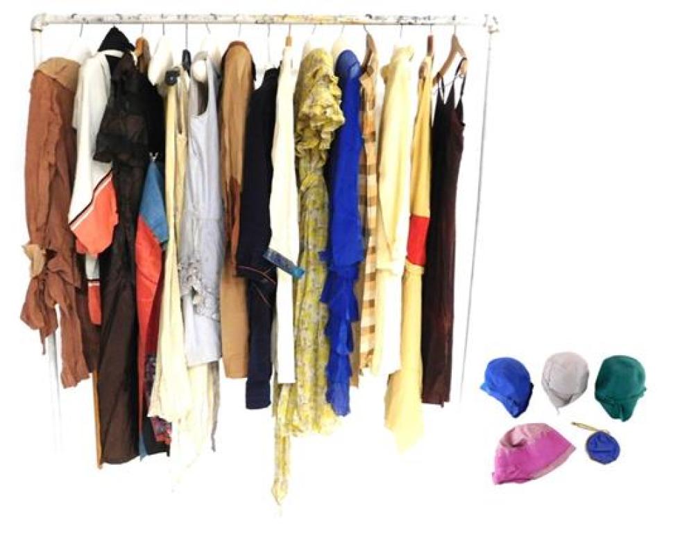 VINTAGE CLOTHING 30 PIECES INCLUDING 31b847