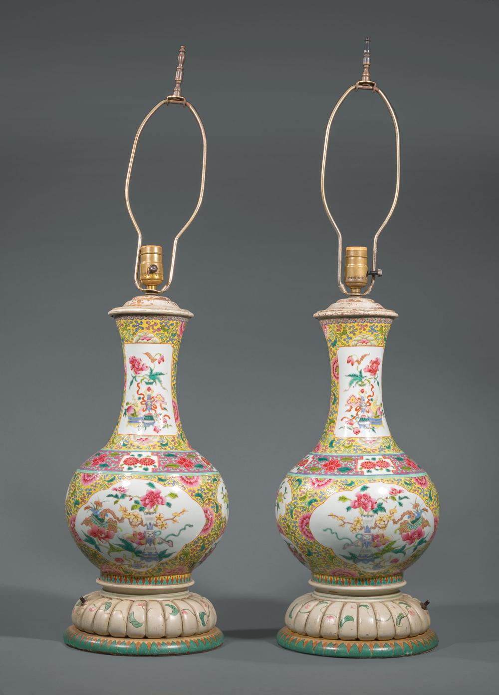 CHINESE FAMILLE JAUNE PORCELAIN