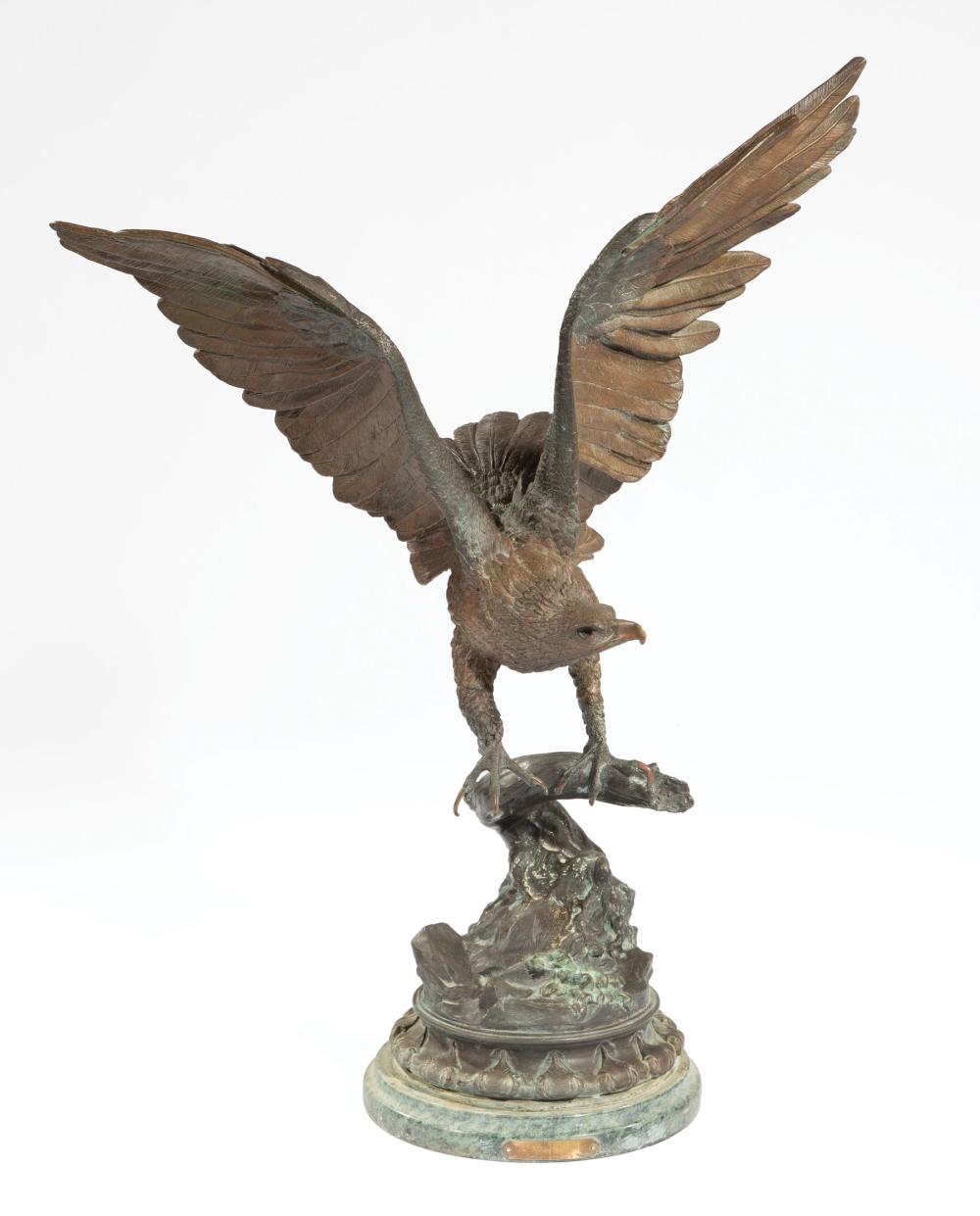 PATINATED BRONZE FIGURE OF AN EAGLEPatinated 31b9ef