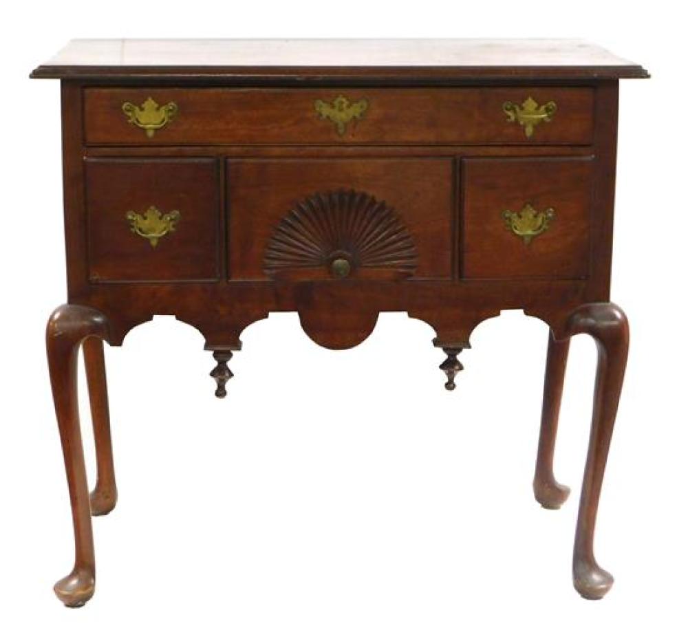 QUEEN ANNE STYLE LOWBOY LATE 19TH 31baa6