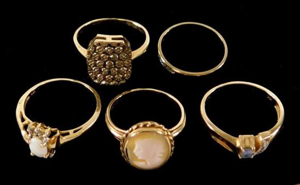 JEWELRY FIVE ASSORTED 10K RINGS  31bc1d