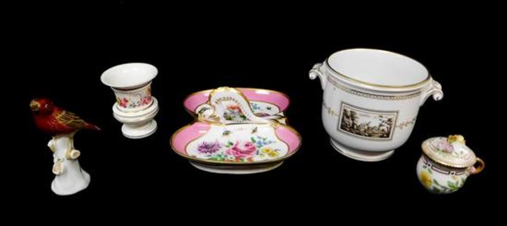 FIVE PIECES OF PORCELAIN, INCLUDING: