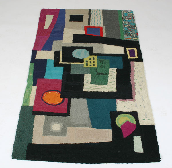 Modern design hooked rug; abstract