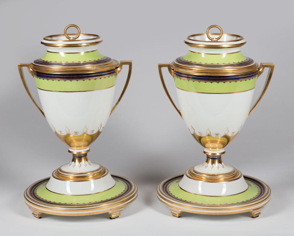 VIENNA APPLE GREEN GILT PORCELAIN 31bd88