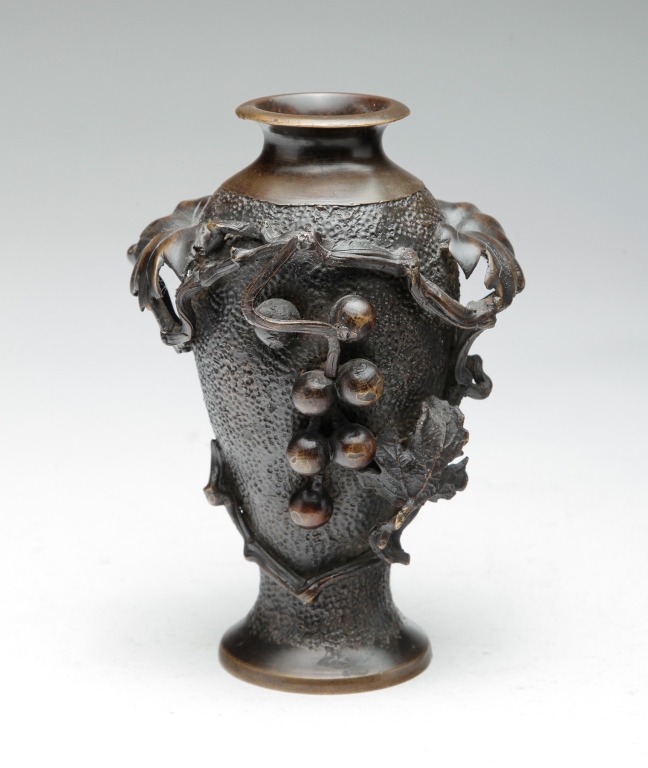 JAPANESE MEIJI VASE. Late 19th-early