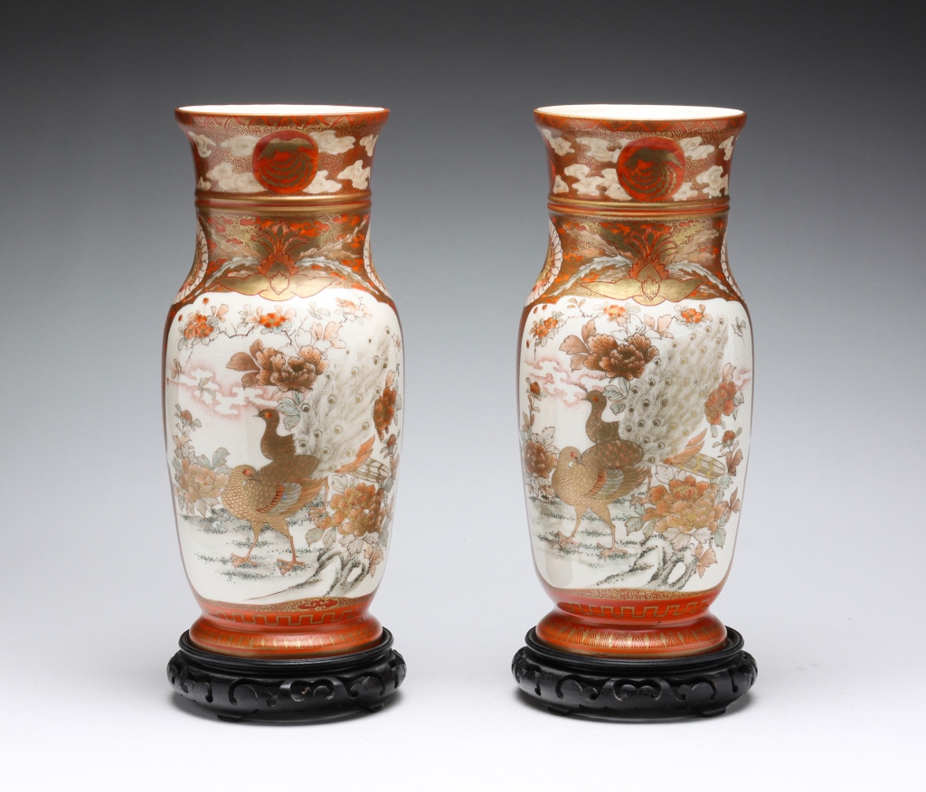 PAIR OF JAPANESE VASES Probably 3197c2