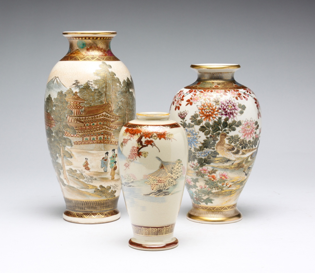 THREE JAPANESE SATSUMA VASES Meiji 3197d1