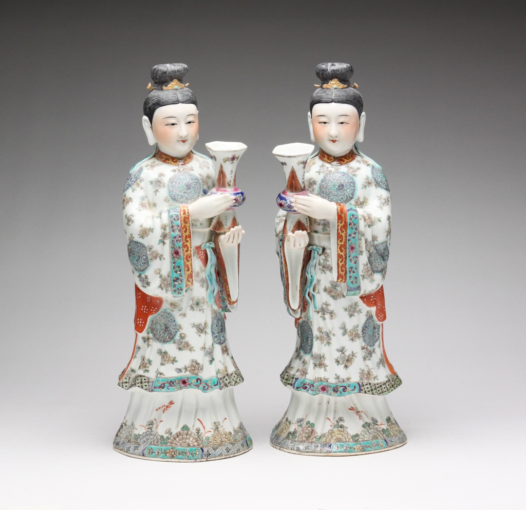PAIR OF CHINESE PORCELAIN STANDING