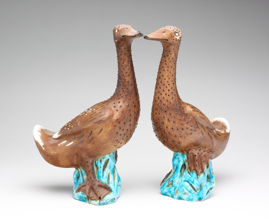 PAIR OF CHINESE PORCELAIN DUCKS  3197df