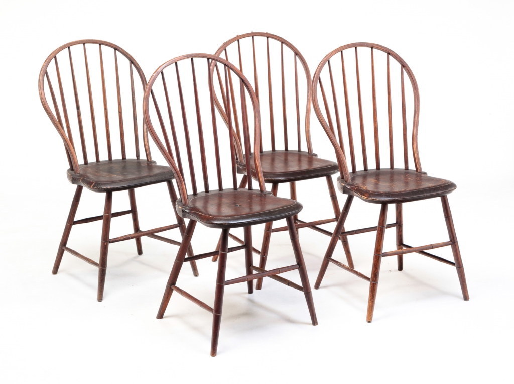 FOUR BOWBACK WINDSOR SIDE CHAIRS. Late