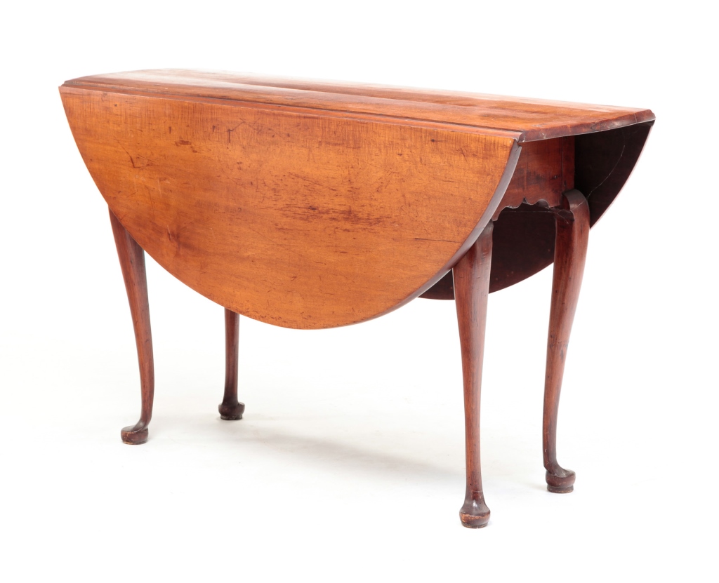 AMERICAN QUEEN ANNE DROPLEAF TABLE.