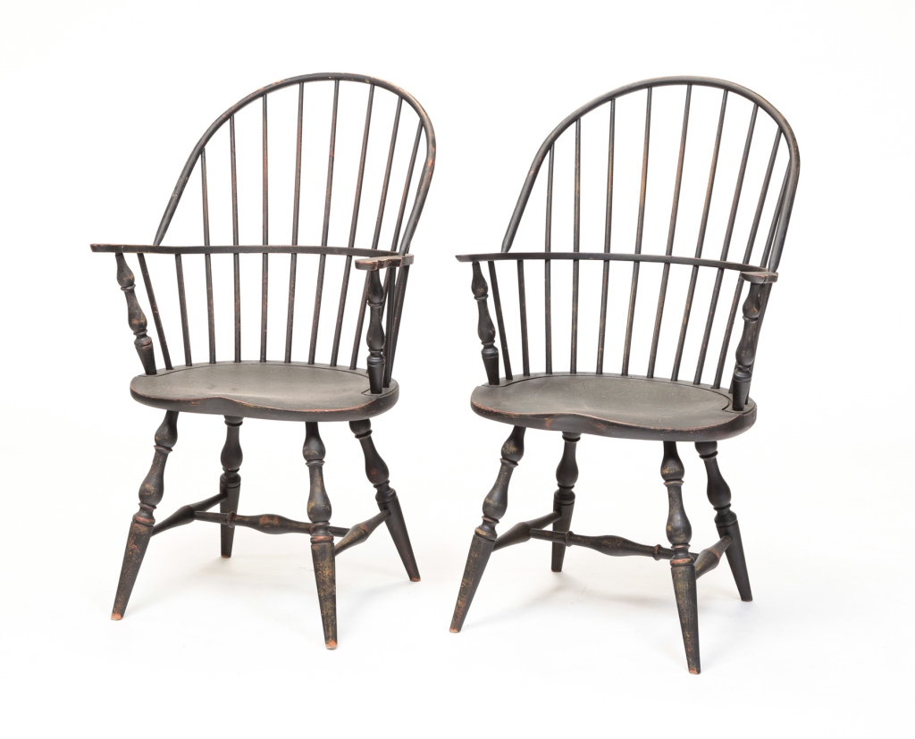 PAIR OF WINDSOR STYLE ARMCHAIRS 319a26