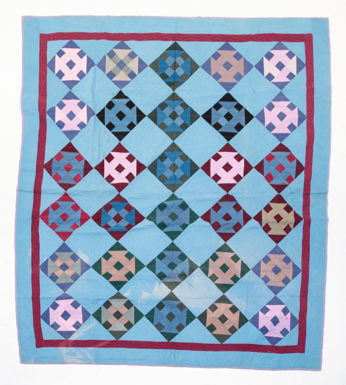 AMISH PIECED QUILT American mid 20th 319a29