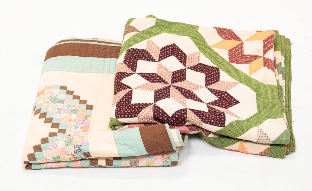 TWO AMERICAN PIECED QUILTS Circa 319a43