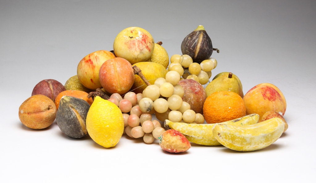 GROUP OF EUROPEAN STONE FRUIT.