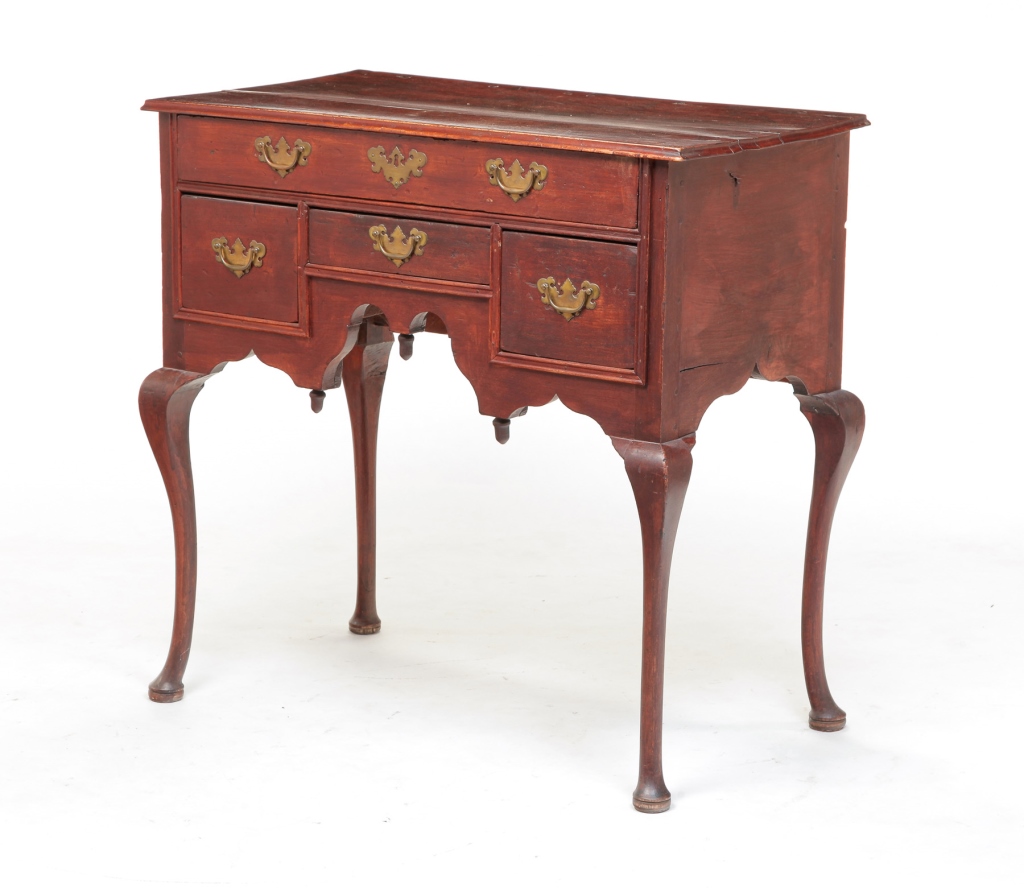 TRANSITIONAL DRESSING TABLE Probably 319b11