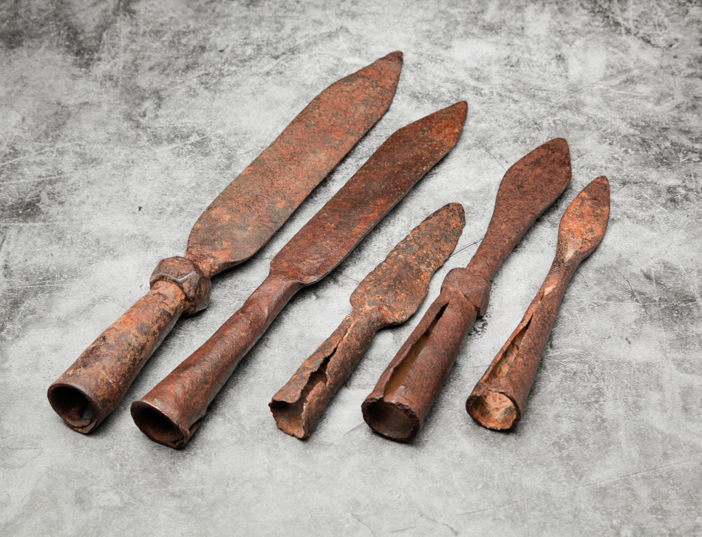 FIVE HAND FORGED PIKES Possibly 319b1c
