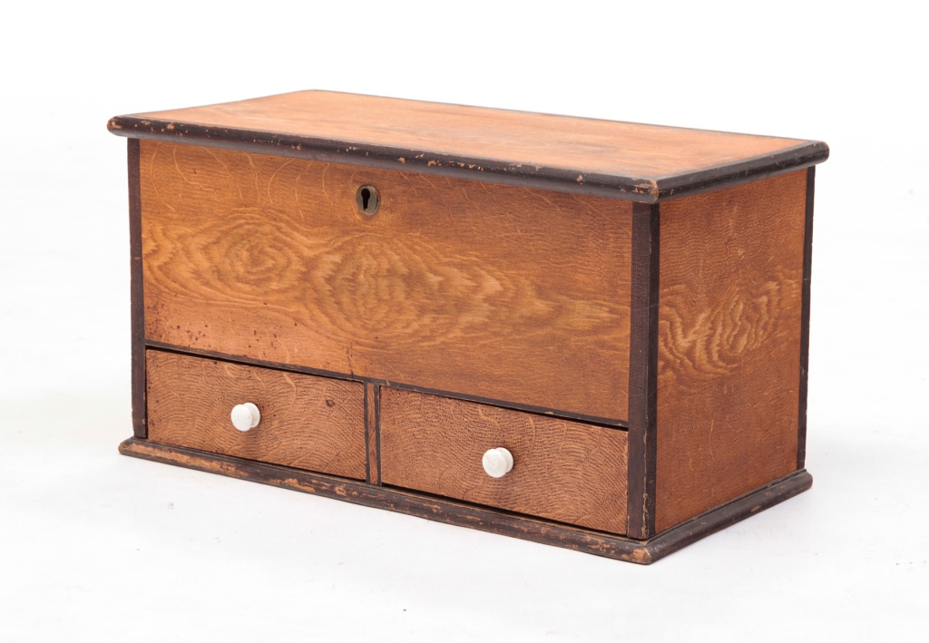 AMERICAN MINIATURE BLANKET CHEST.