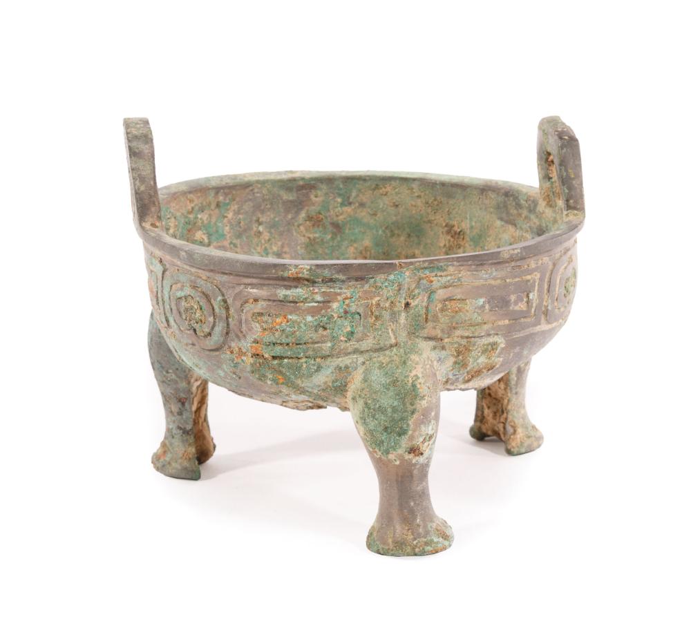 CHINESE BRONZE TRIPOD VESSEL DINGChinese 319b51