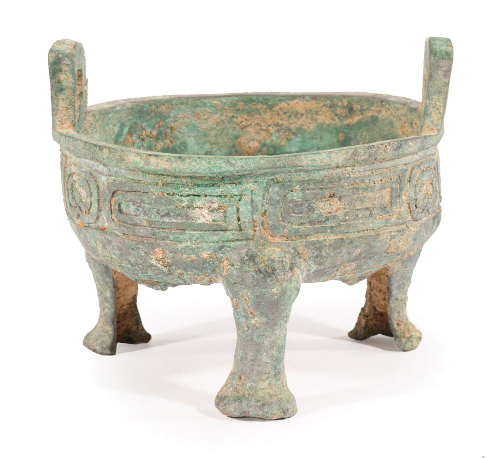 CHINESE BRONZE TRIPOD VESSEL DINGChinese 319b53