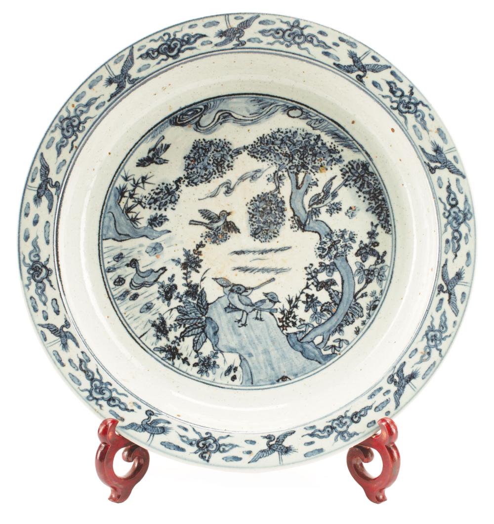 CHINESE BLUE AND WHITE PORCELAIN 319c00