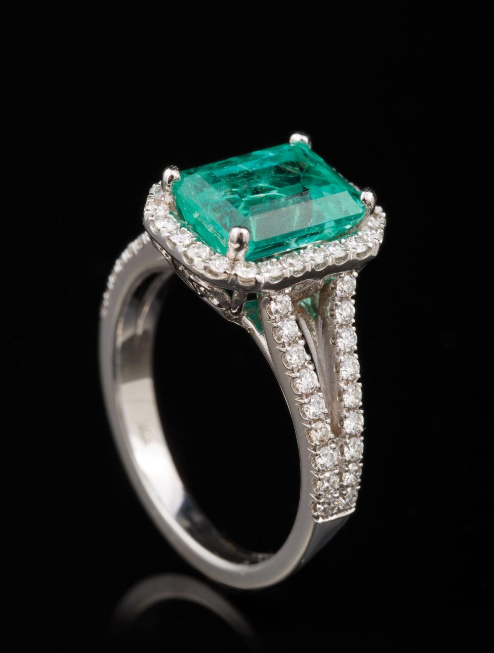 WHITE GOLD EMERALD AND DIAMOND 319c9d