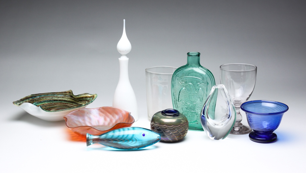 GROUP OF BLOWN AND CONTEMPORARY GLASS.