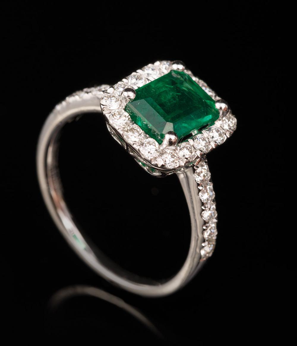 PLATINUM EMERALD AND DIAMOND RINGPlatinum  319ca0