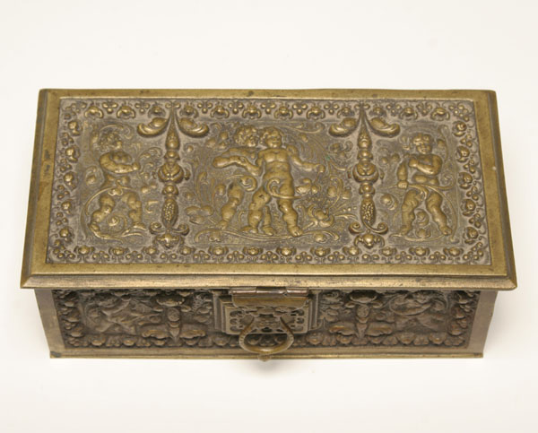 Antique brass box decorated with 4f612