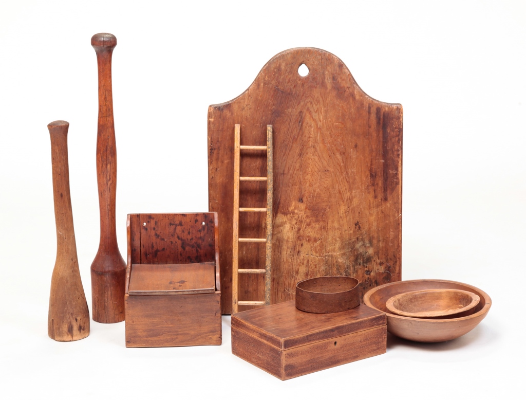 GROUP OF HOUSEHOLD WOODEN PIECES.