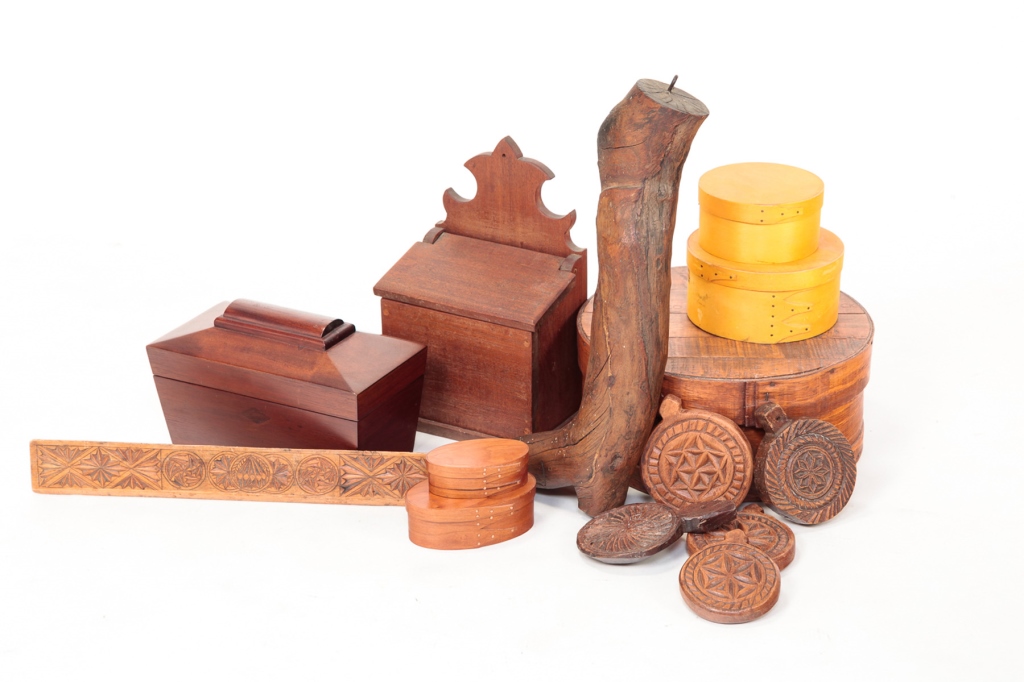 GROUP OF MOSTLY CONTEMPORARY WOODENWARE.