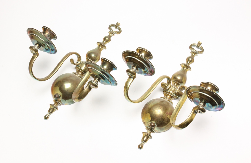 PAIR OF AMERICAN BRASS SCONCES.