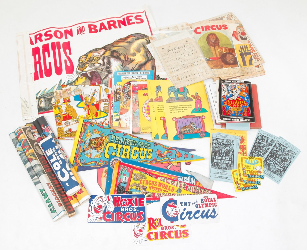 GROUPING OF CIRCUS POSTERS AND 319d45