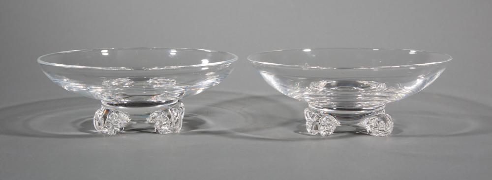 PAIR OF STEUBEN GLASS LOW FOOTED  319d61